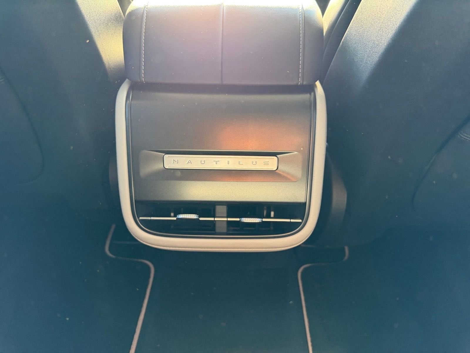 Thumbnail: 2024 Lincoln Nautilus - 25