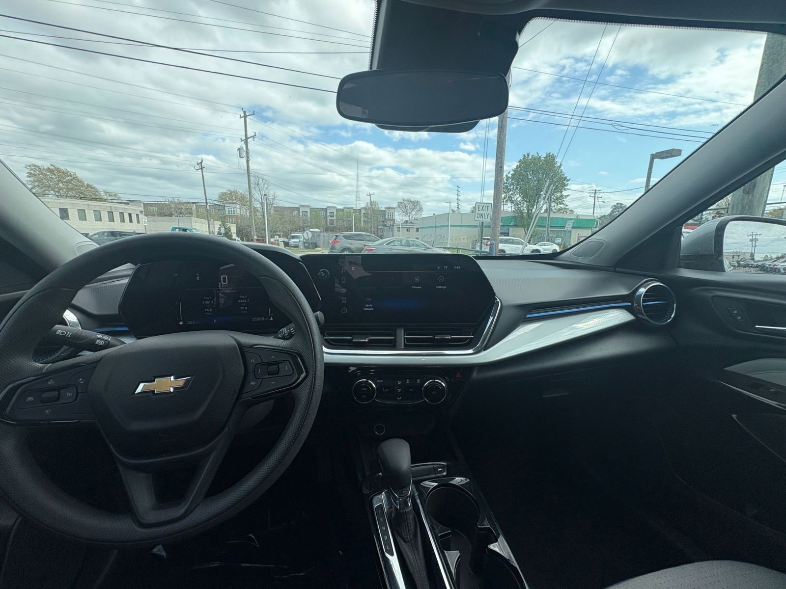 Thumbnail: 2025 Chevrolet Trax - 32