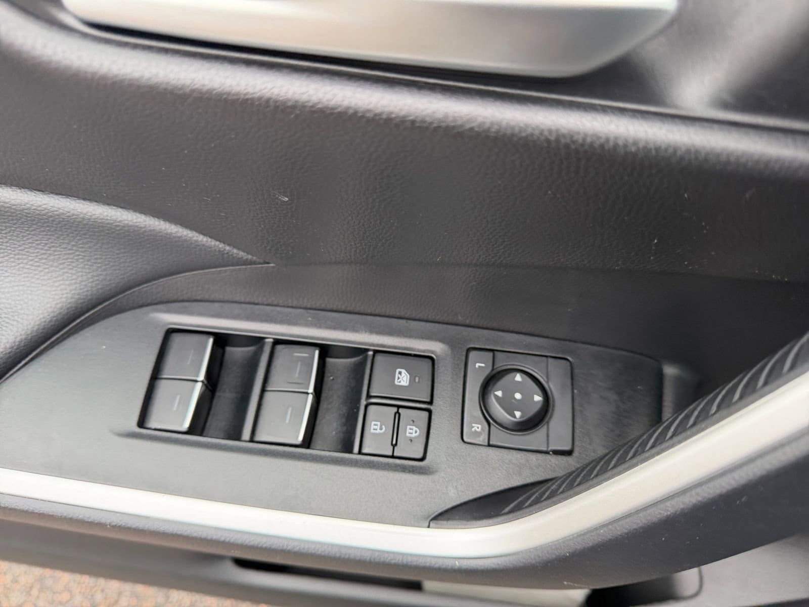 Thumbnail: 2025 Toyota RAV4 - 20