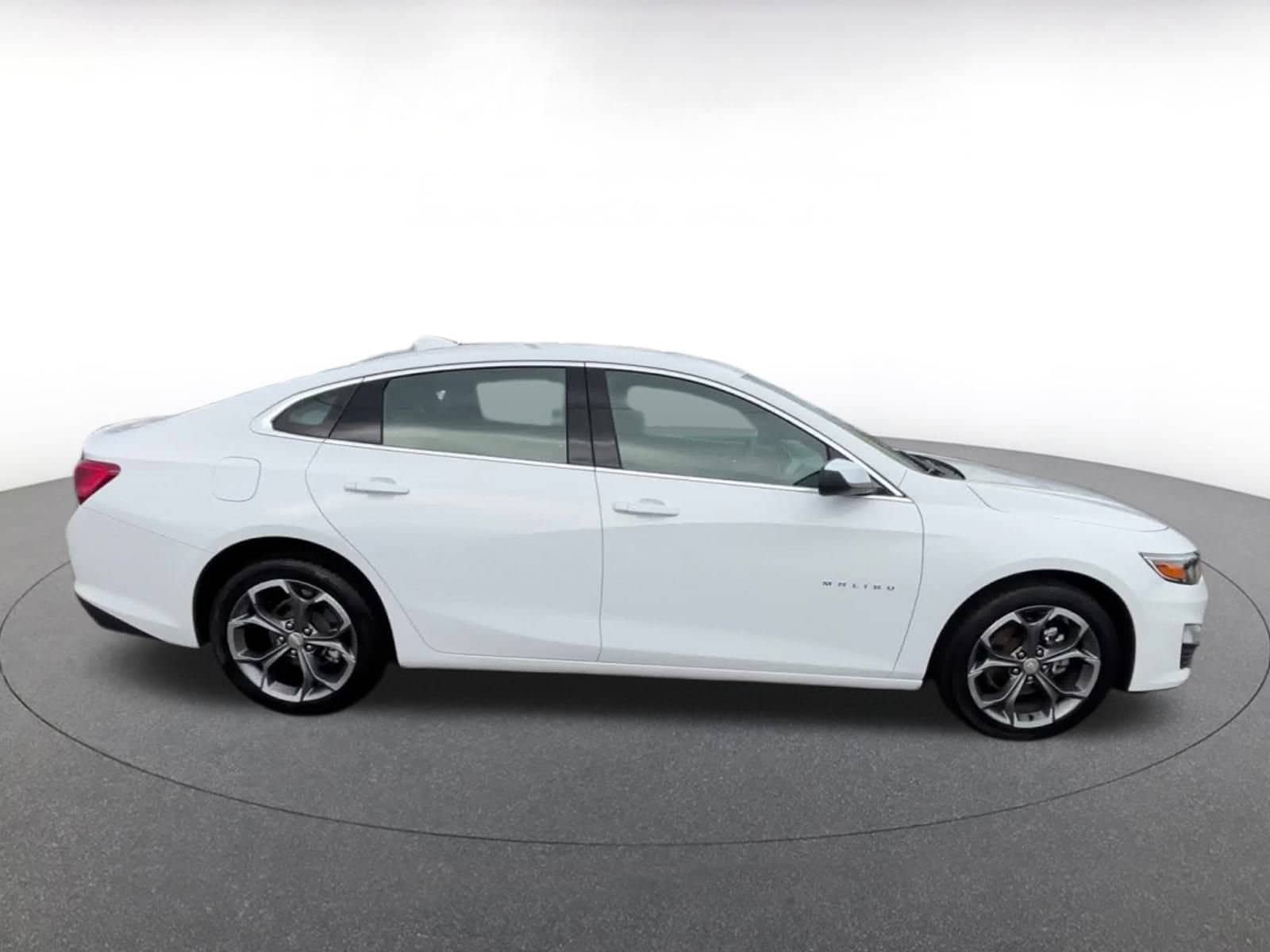 Thumbnail: 2024 Chevrolet Malibu - 16