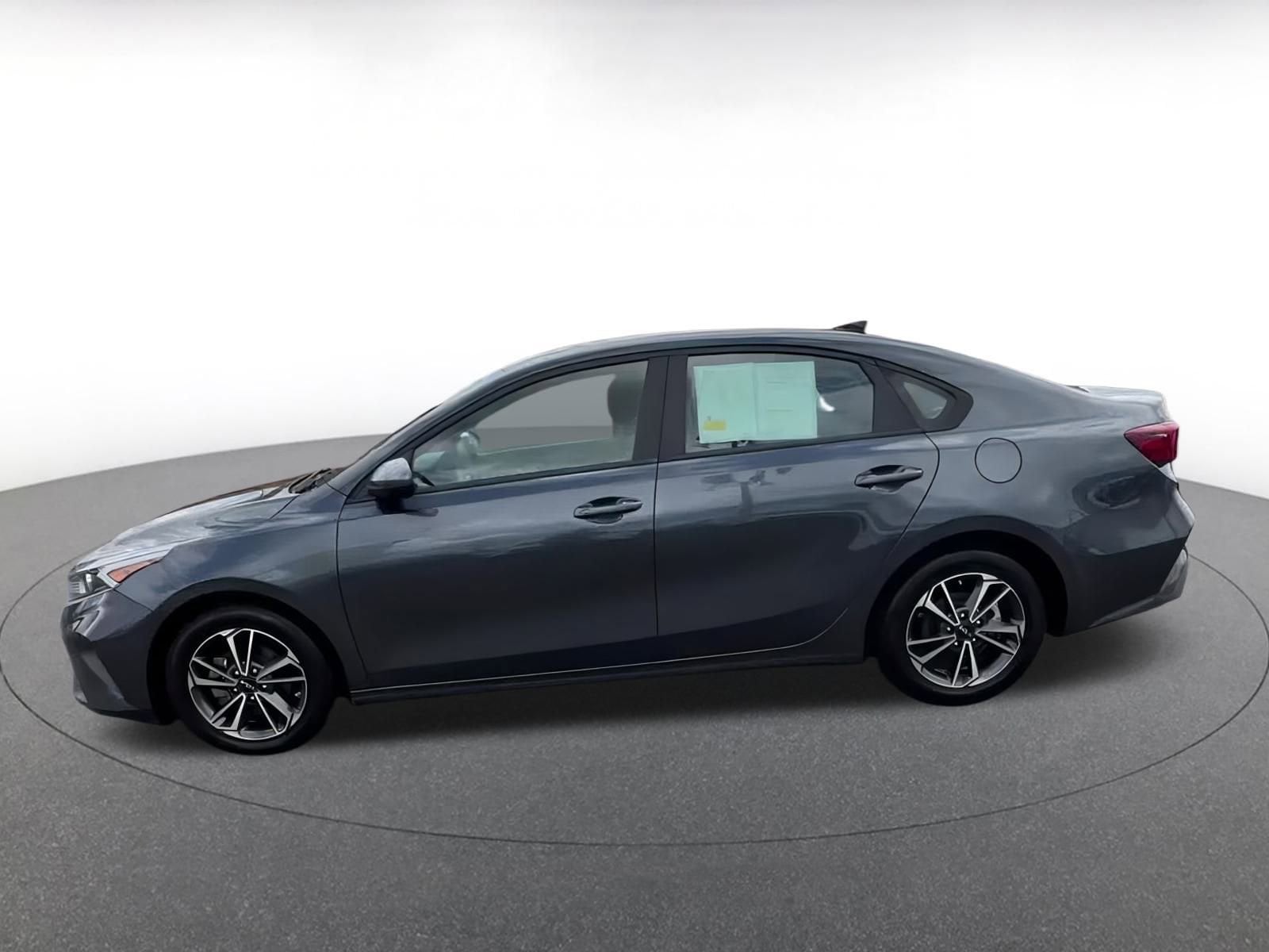 Thumbnail: 2023 Kia Forte - 9
