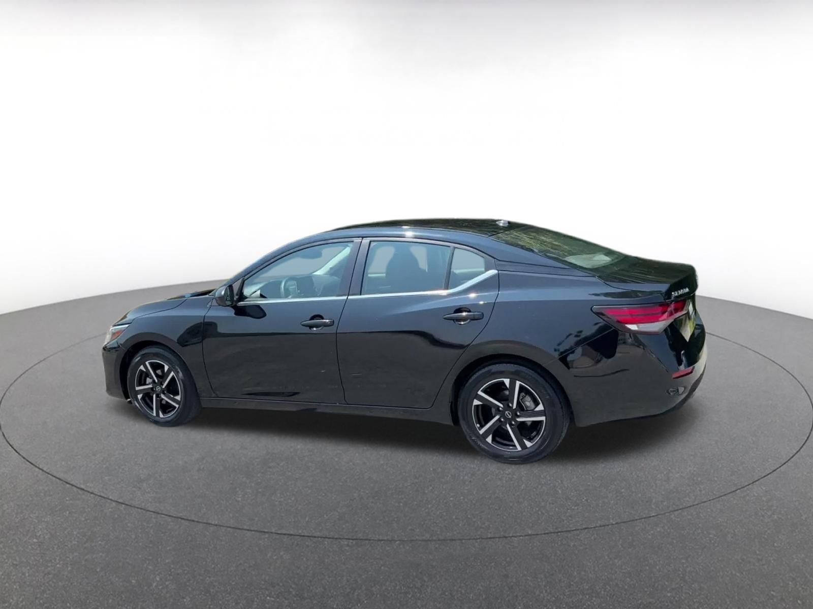Thumbnail: 2025 Nissan Sentra - 10