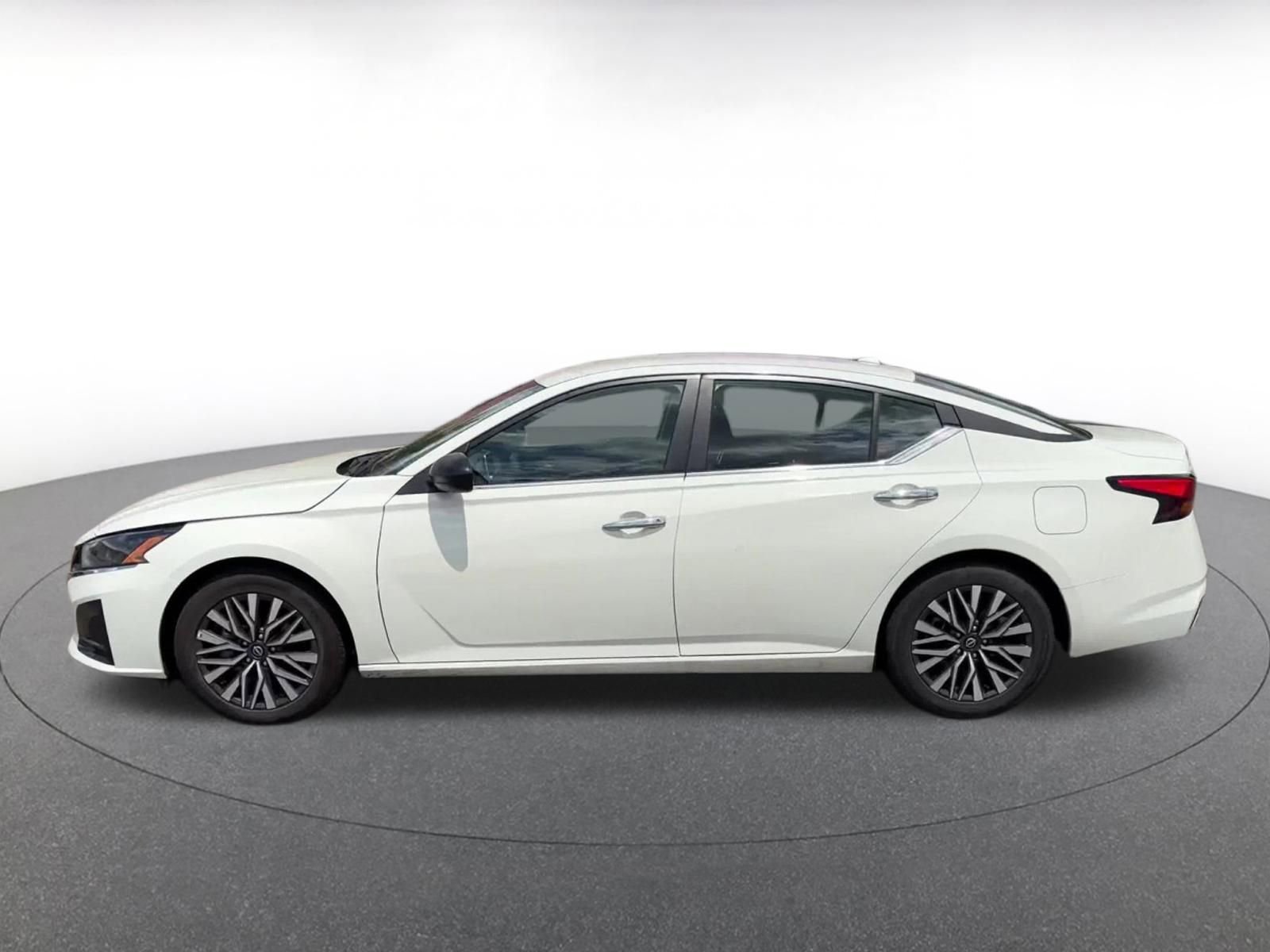 Thumbnail: 2025 Nissan Altima - 9