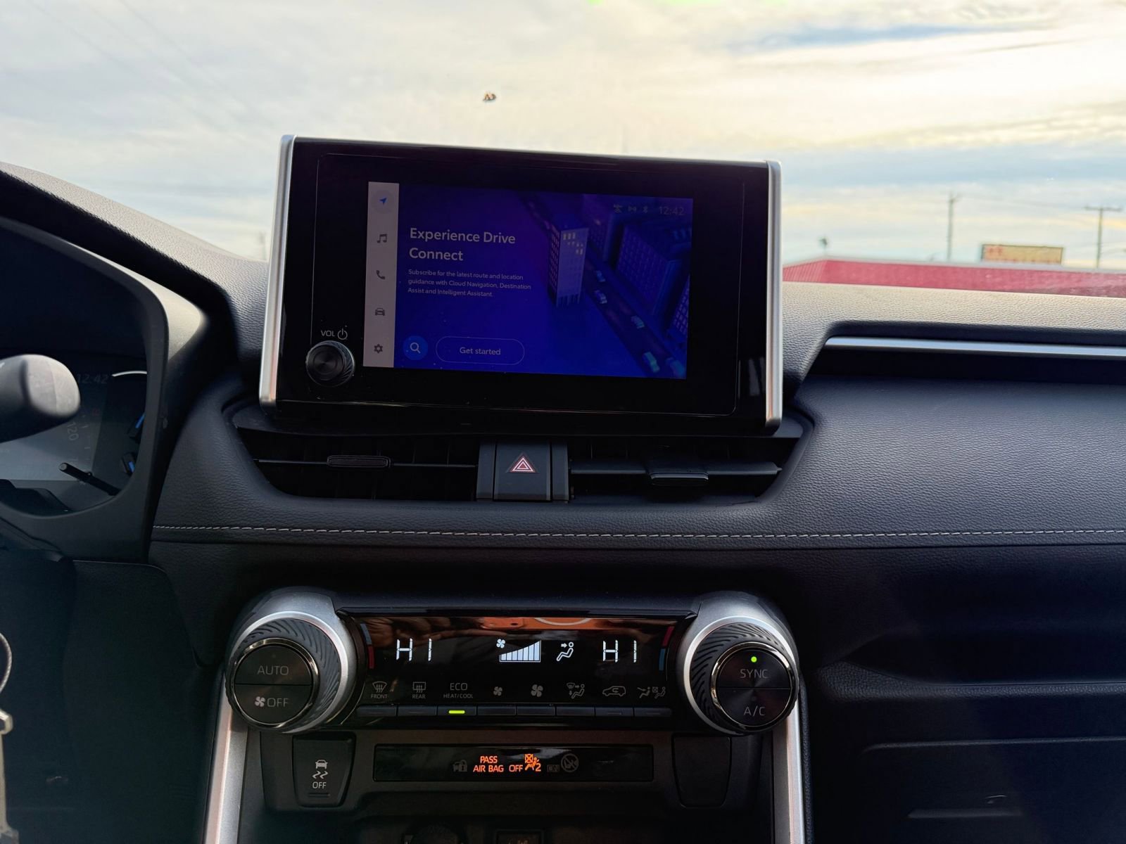 Thumbnail: 2025 Toyota RAV4 - 18