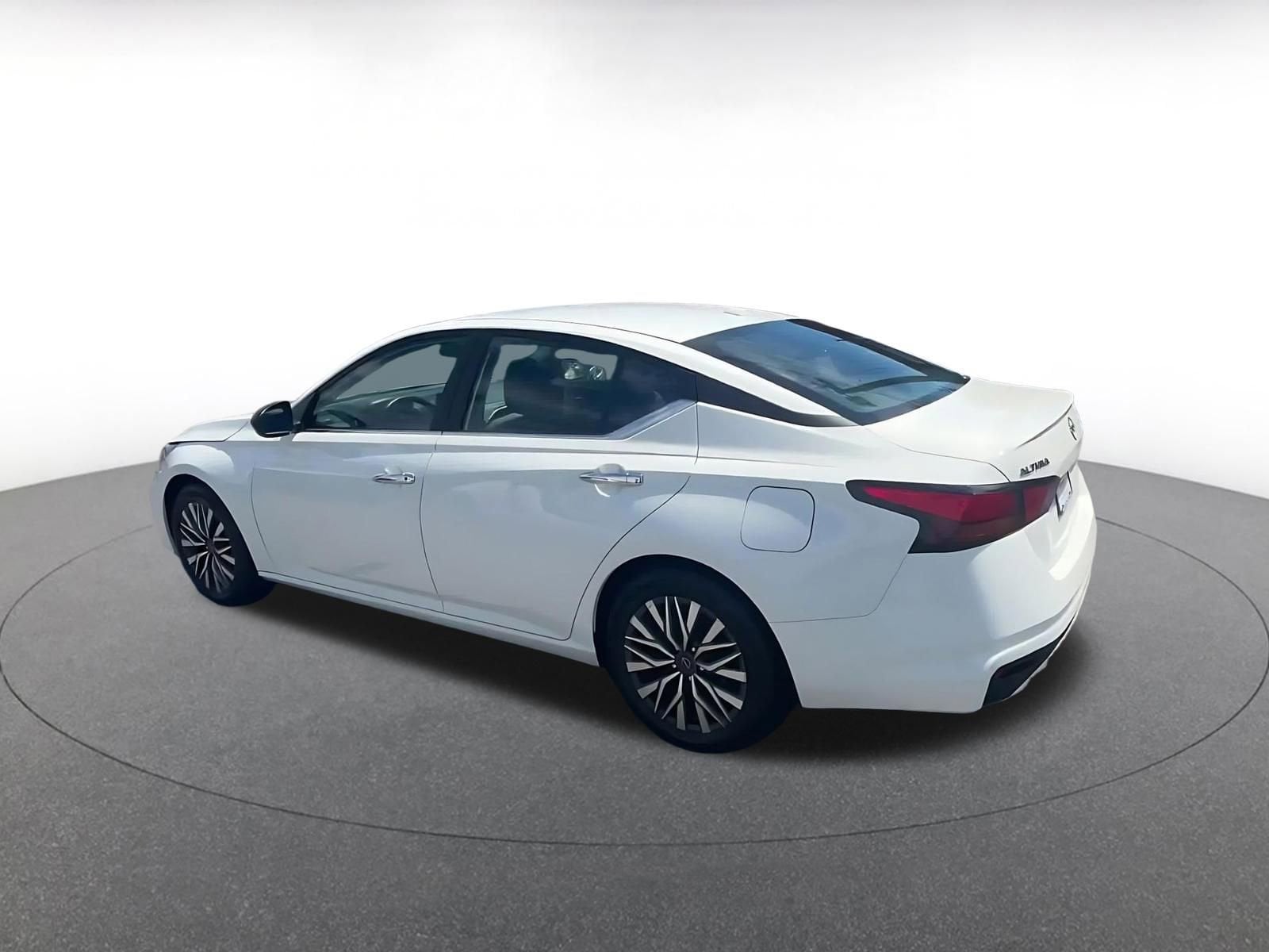 Thumbnail: 2025 Nissan Altima - 10