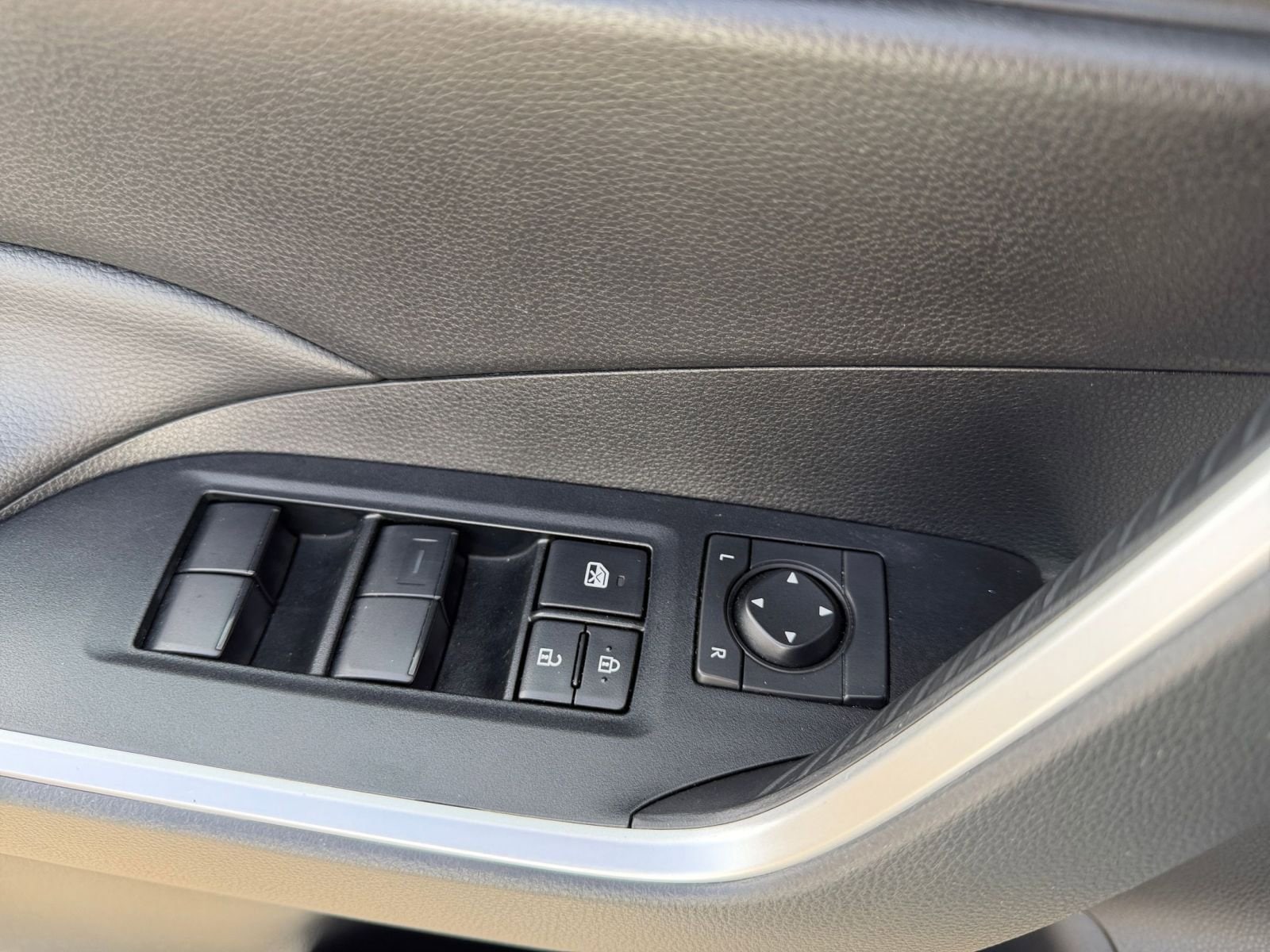 Thumbnail: 2025 Toyota RAV4 - 20