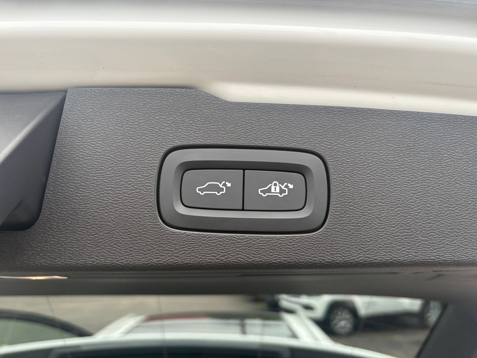 Thumbnail: 2025 Volvo S60 - 24