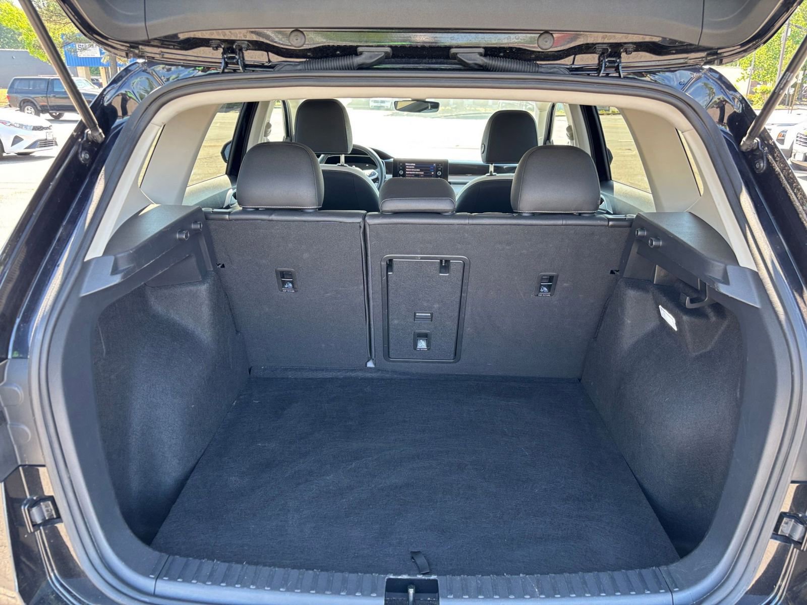 Thumbnail: 2025 Volkswagen Taos - 32