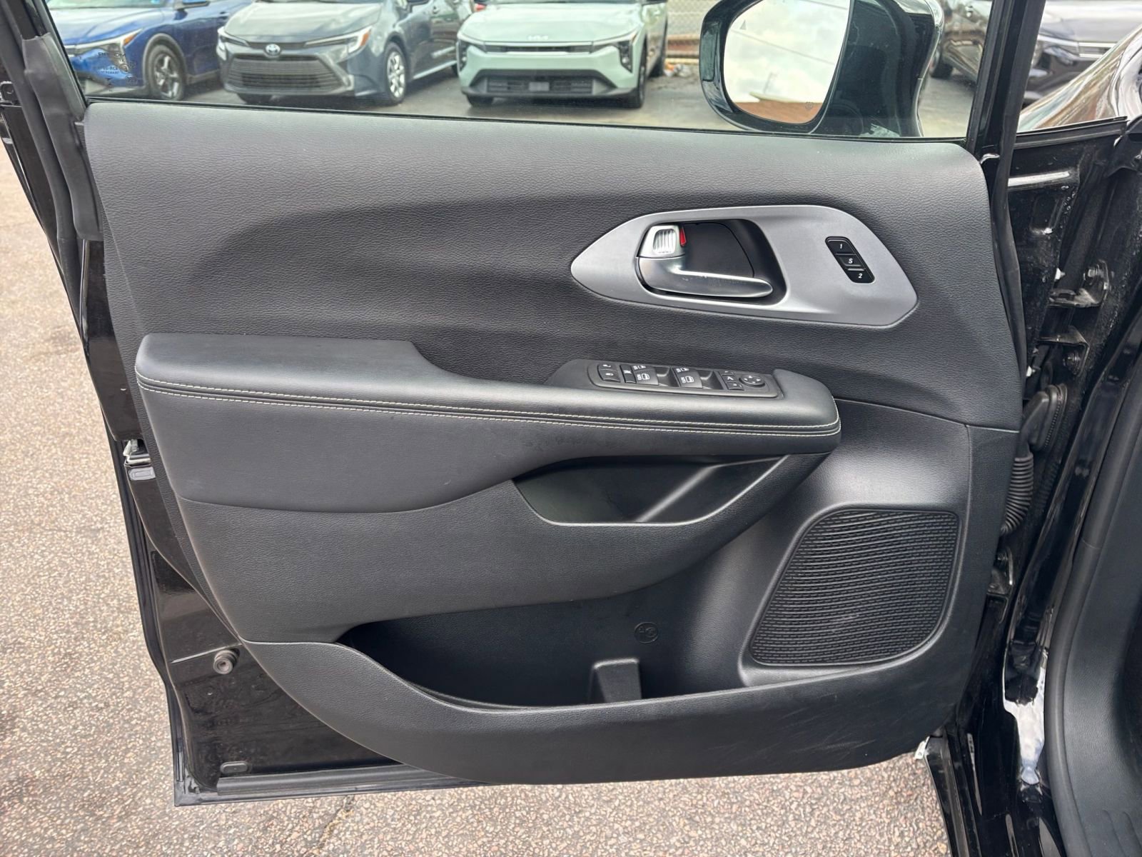 Thumbnail: 2025 Chrysler Pacifica - 18