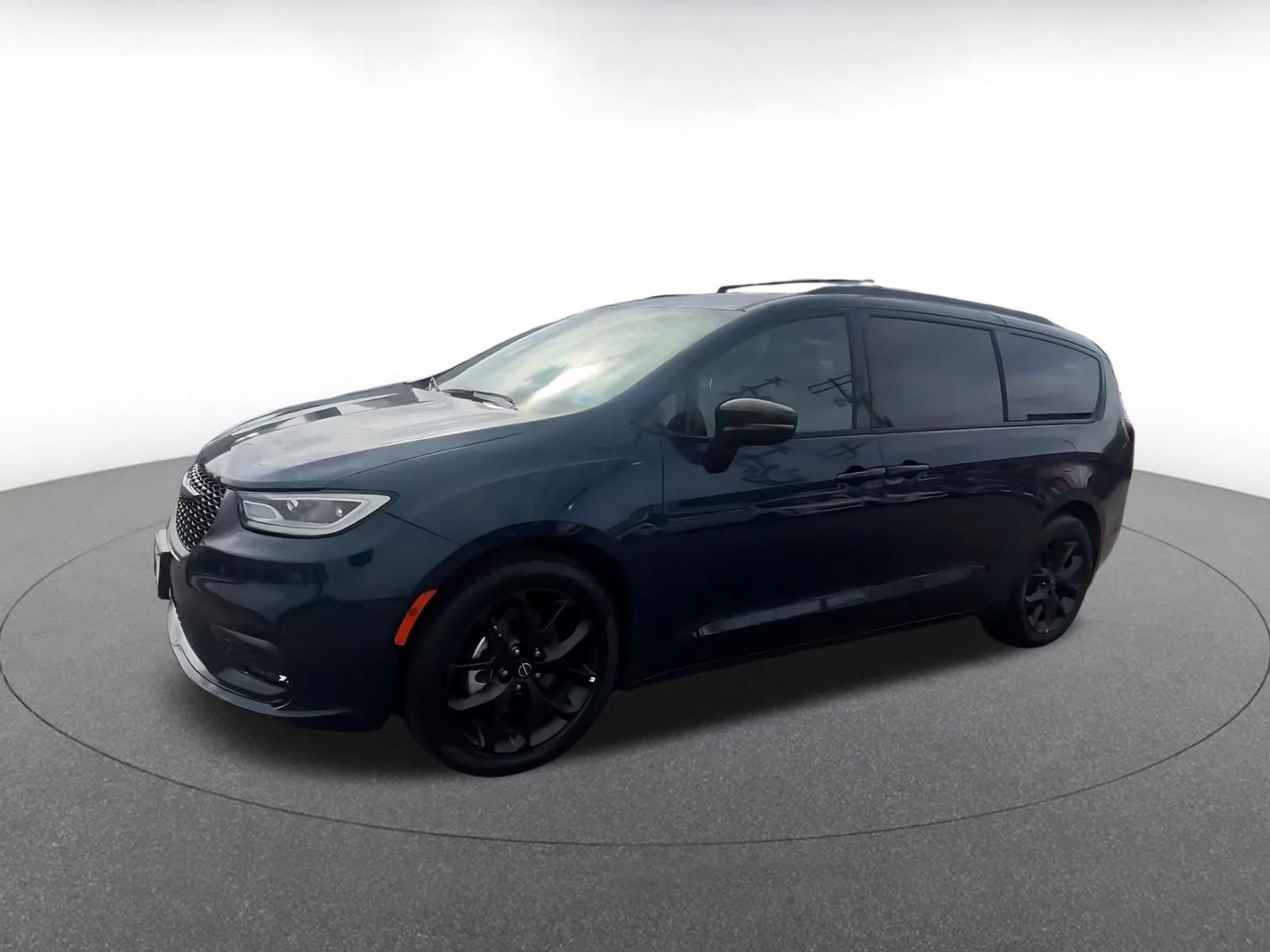 Thumbnail: 2025 Chrysler Pacifica - 8