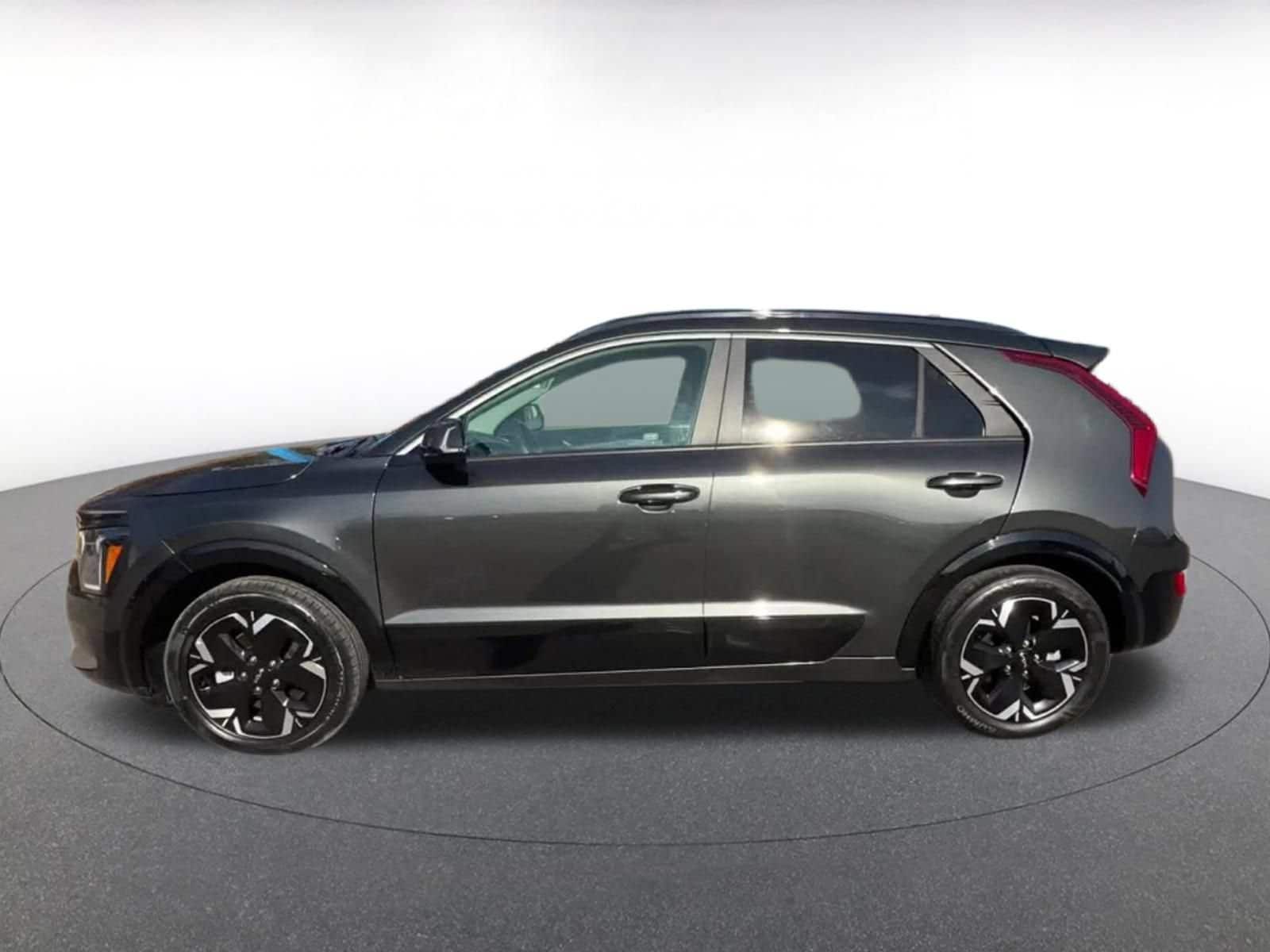 Thumbnail: 2023 Kia Niro - 7