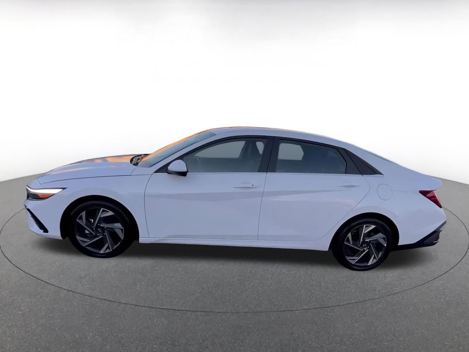 Thumbnail: 2025 Hyundai Elantra - 9