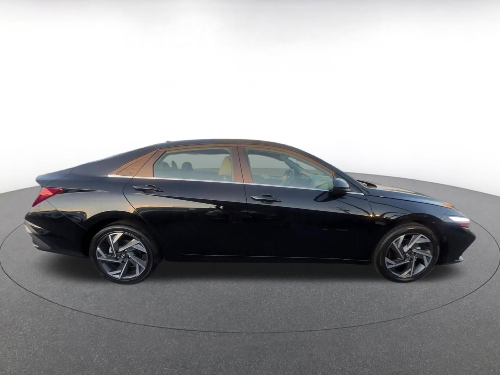 Thumbnail: 2025 Hyundai Elantra - 16