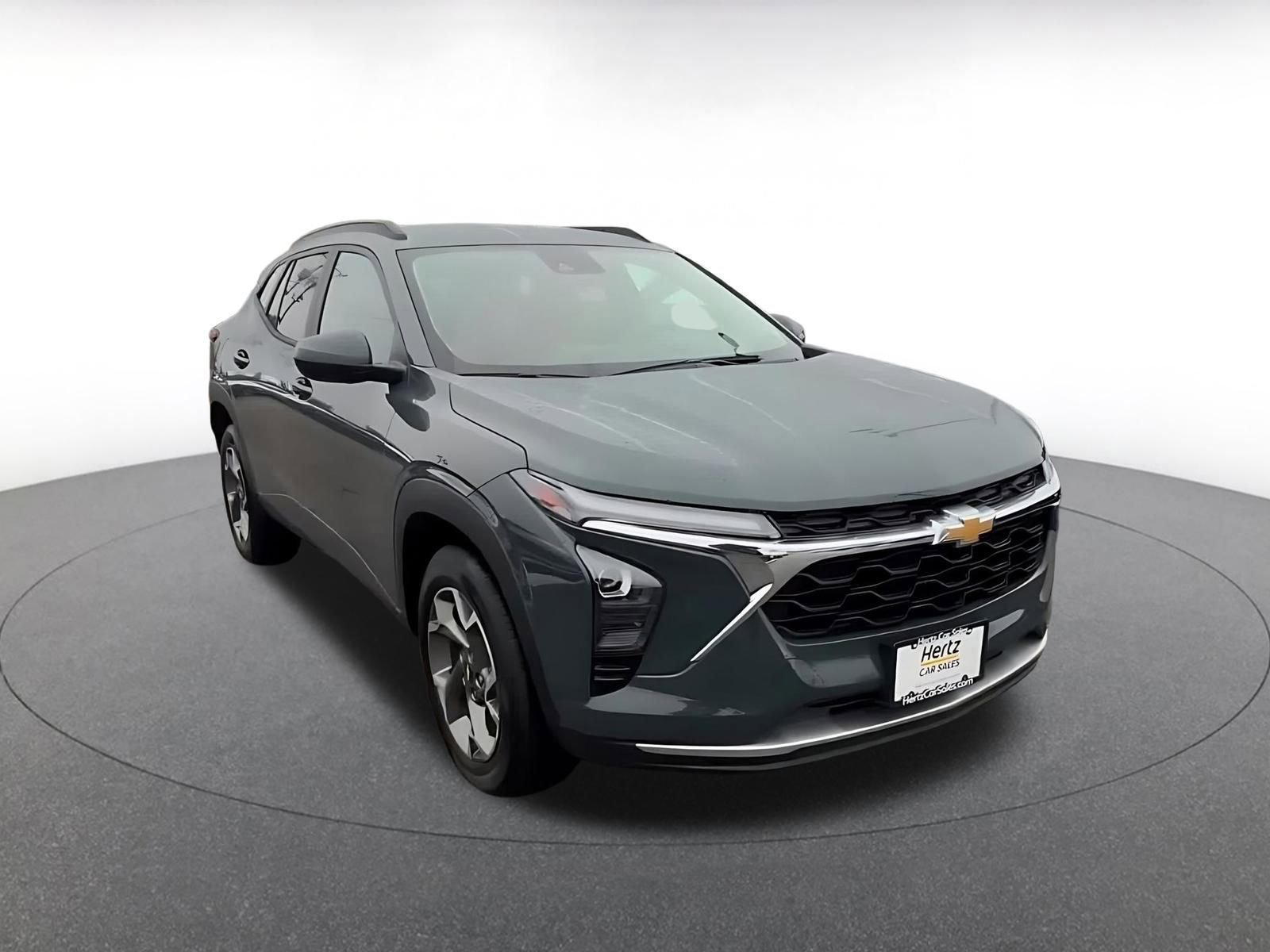 Thumbnail: 2025 Chevrolet Trax - 3