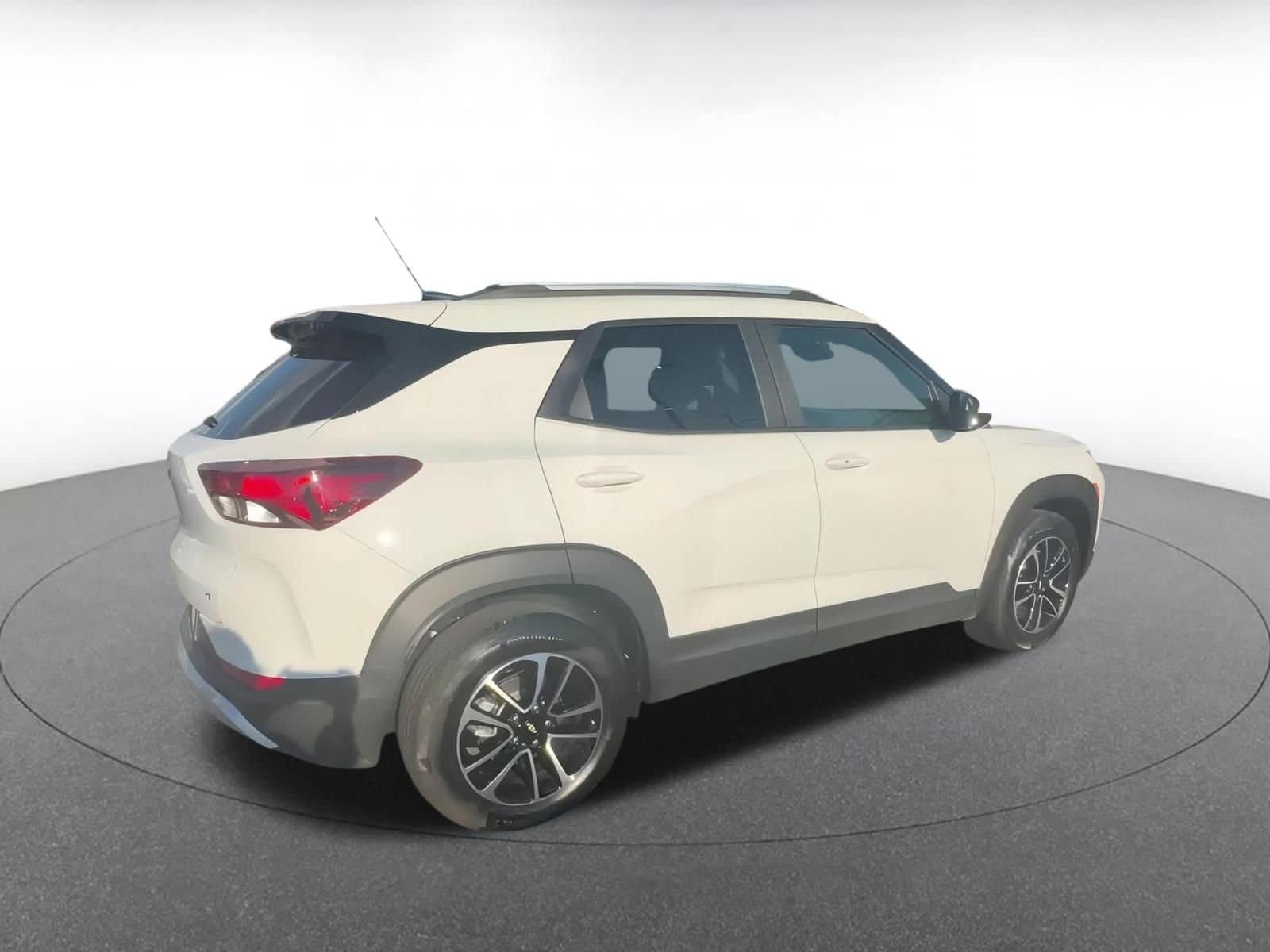 Thumbnail: 2025 Chevrolet TrailBlazer - 15