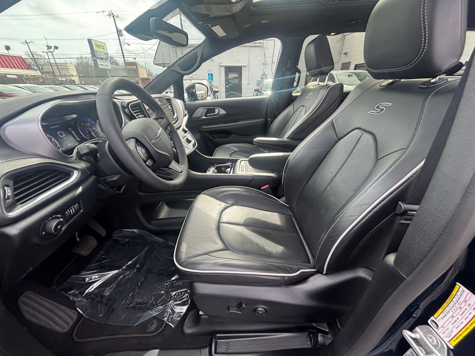 Thumbnail: 2025 Chrysler Pacifica - 30