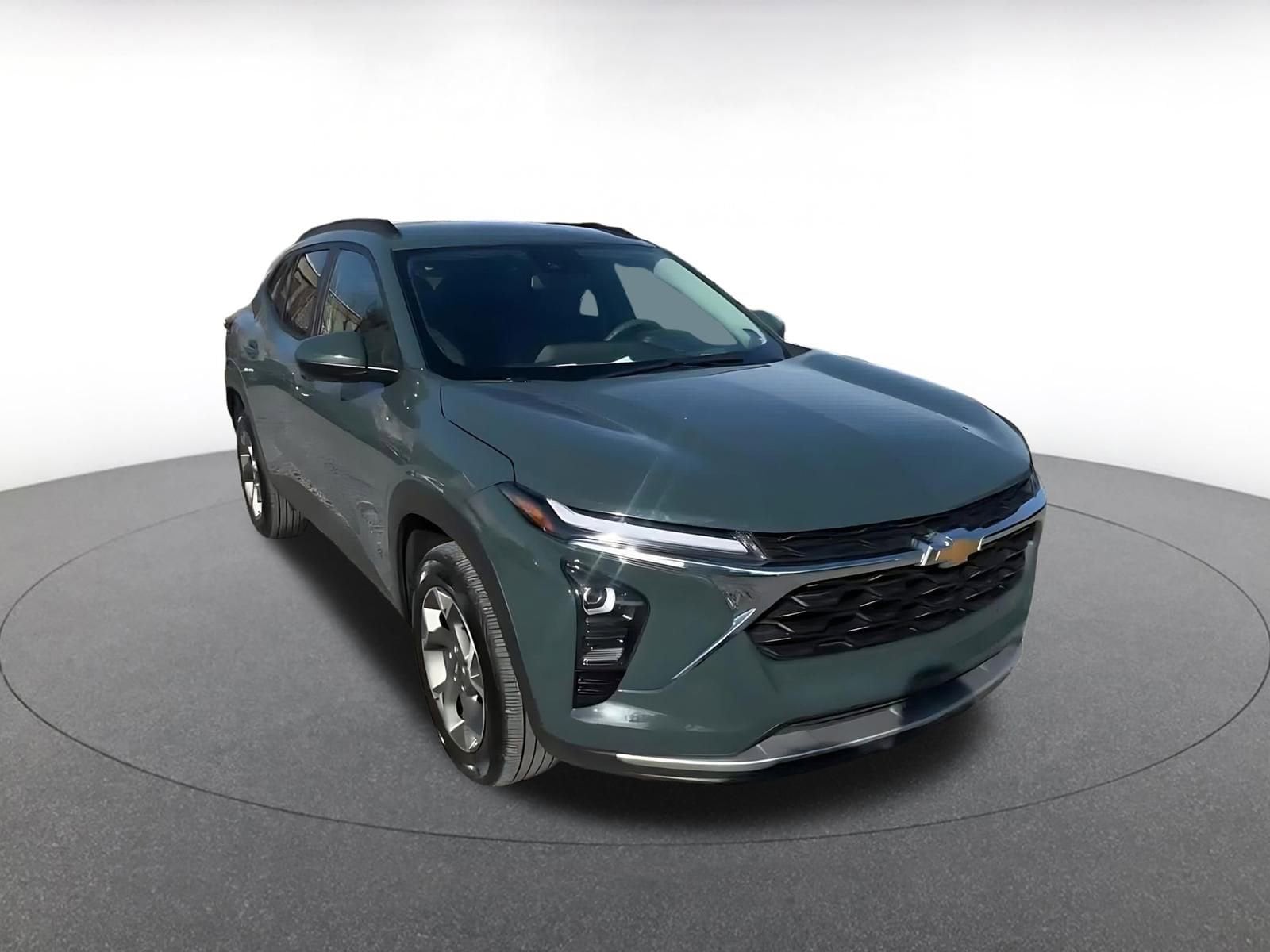 Thumbnail: 2025 Chevrolet Trax - 3