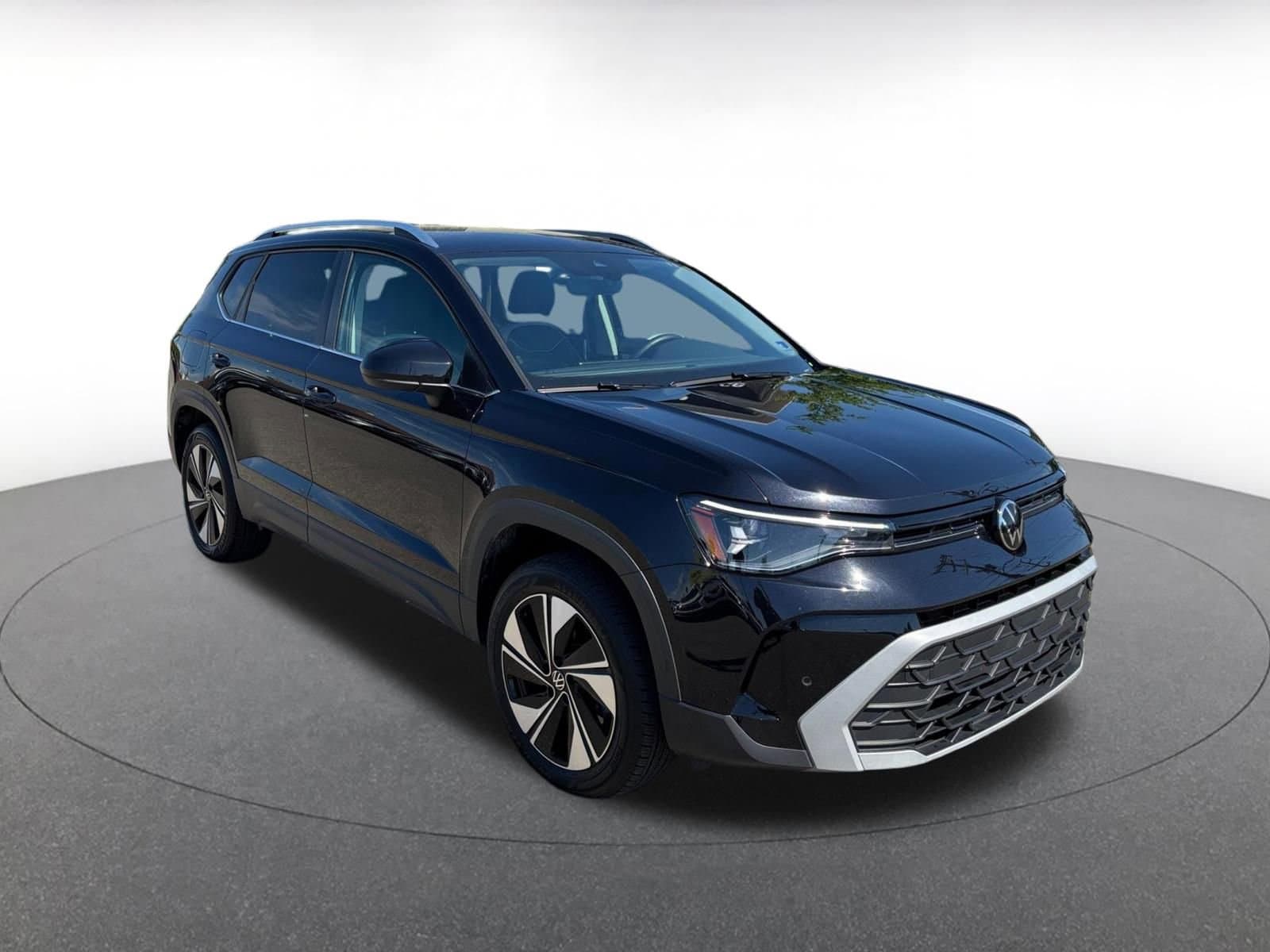 Thumbnail: 2025 Volkswagen Taos - 1