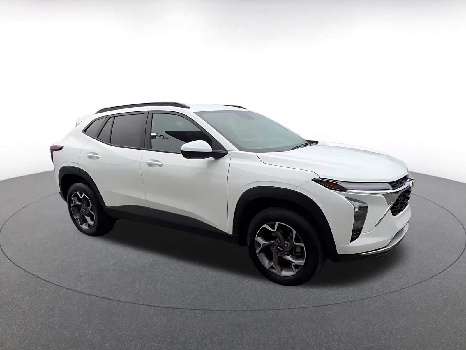 Thumbnail: 2025 Chevrolet Trax - 2