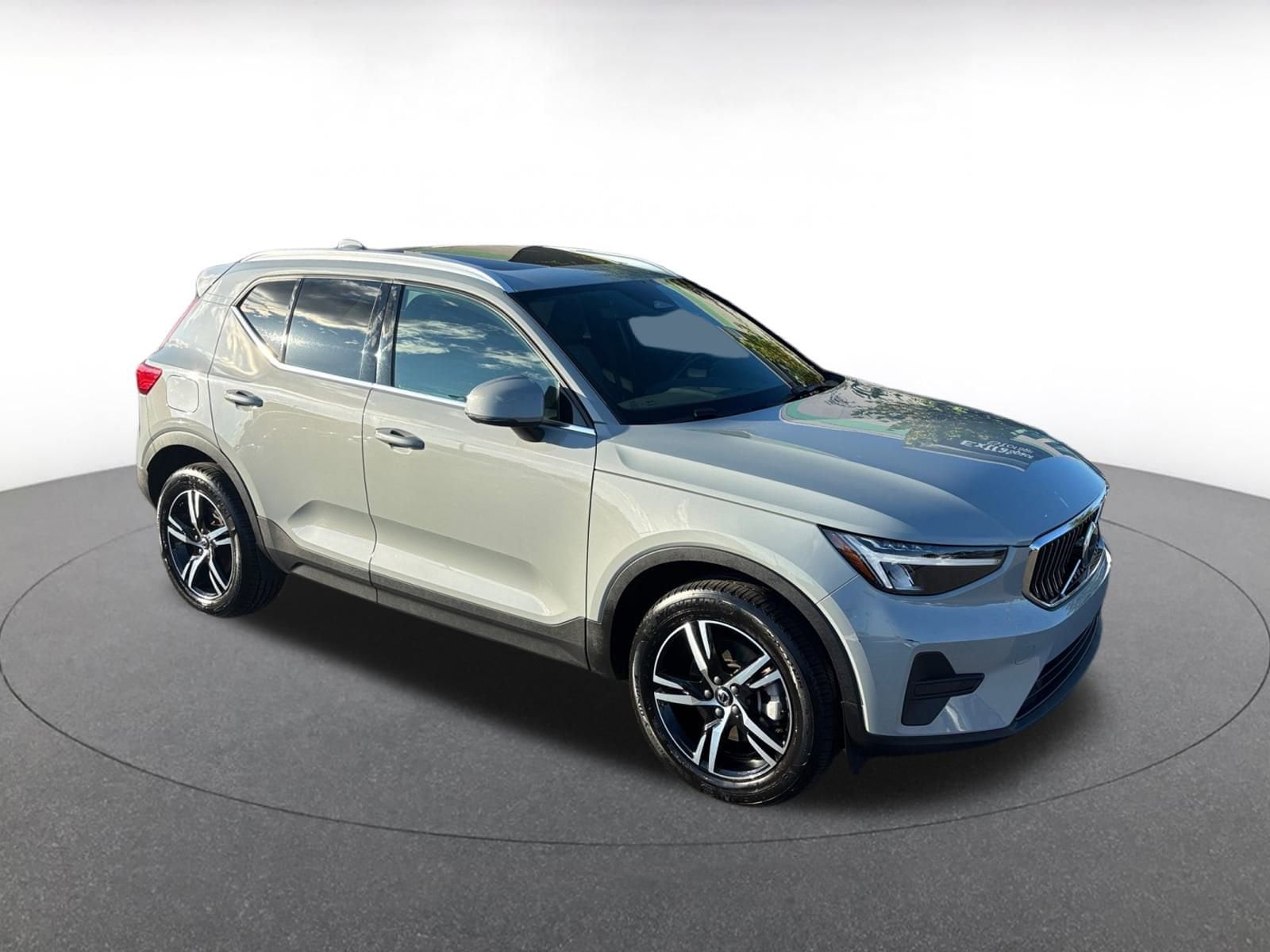 Thumbnail: 2024 Volvo XC40 - 1