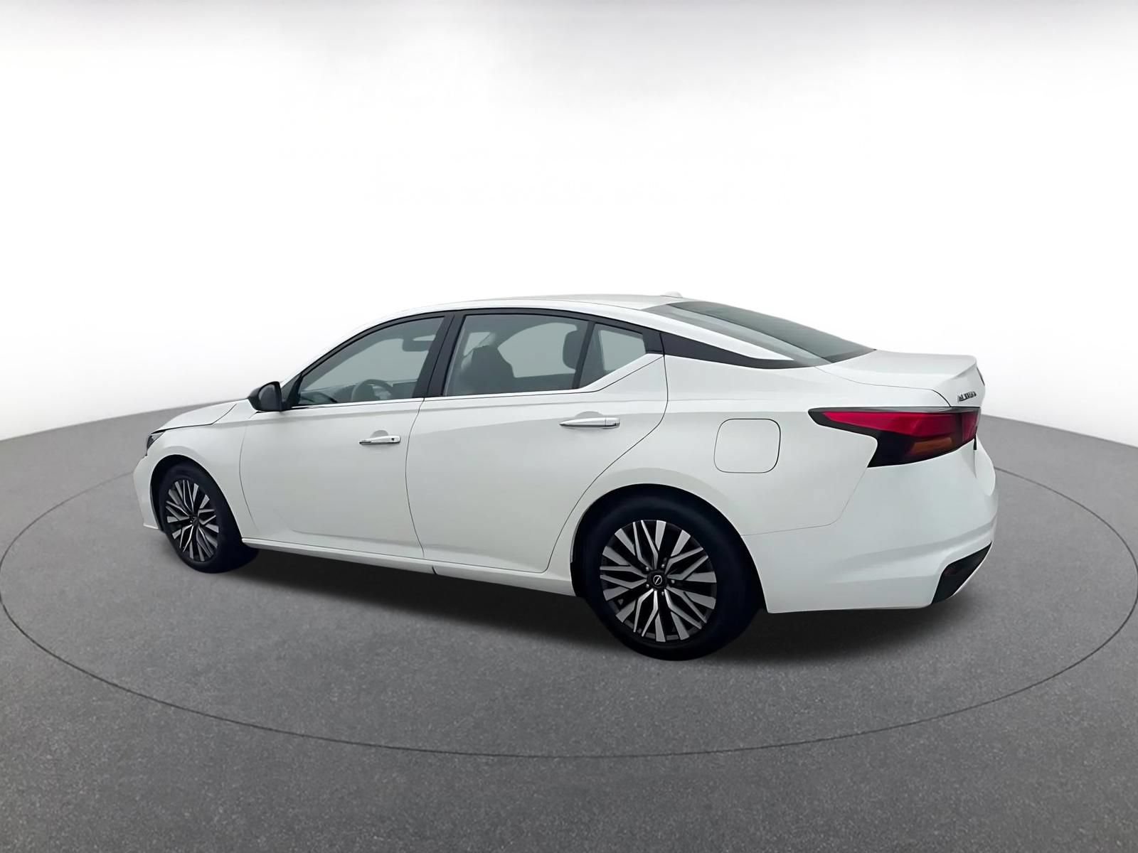 Thumbnail: 2025 Nissan Altima - 10