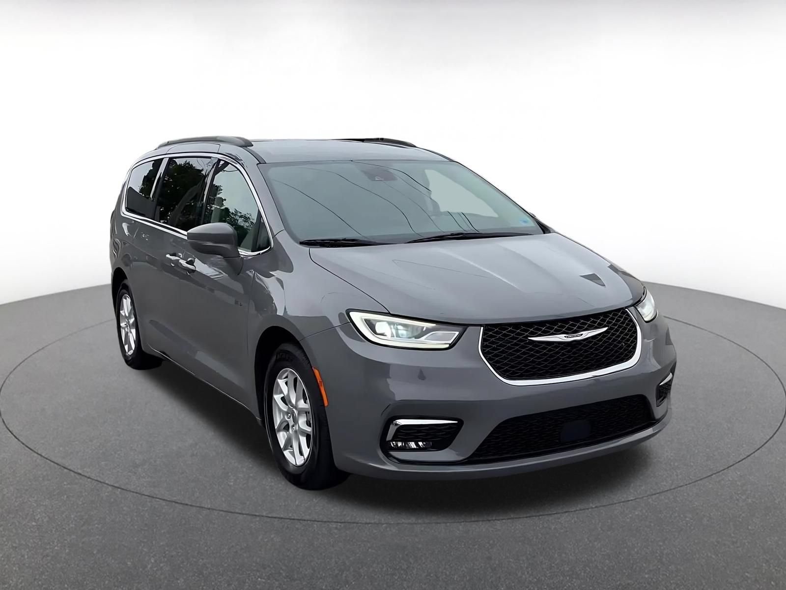 Thumbnail: 2022 Chrysler Pacifica - 3