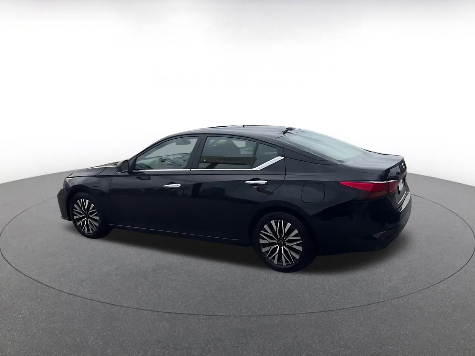 Thumbnail: 2025 Nissan Altima - 10