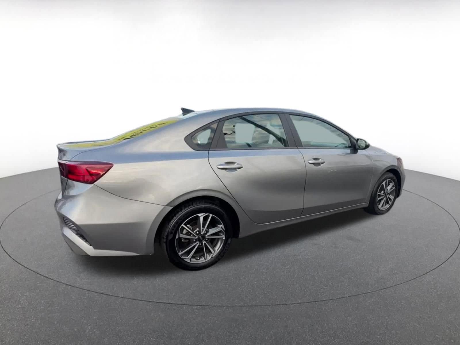 Thumbnail: 2024 Kia Forte - 15