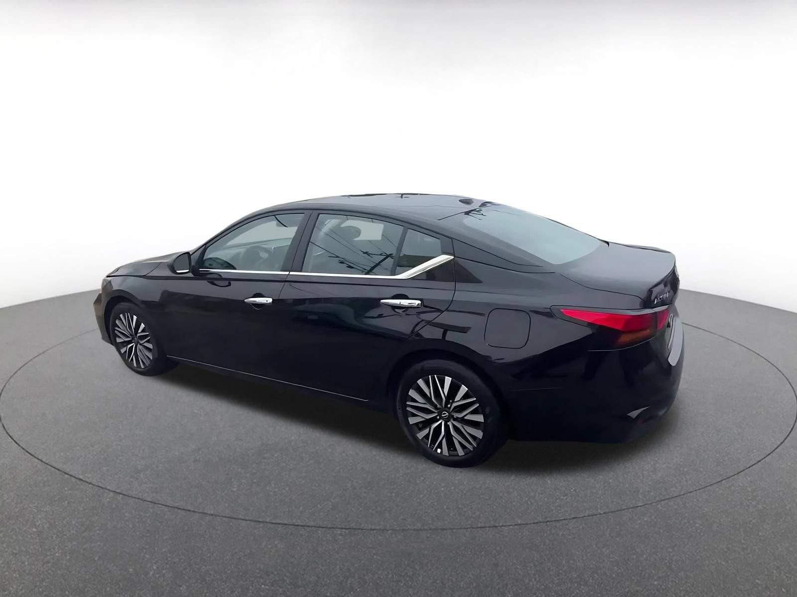 Thumbnail: 2025 Nissan Altima - 8