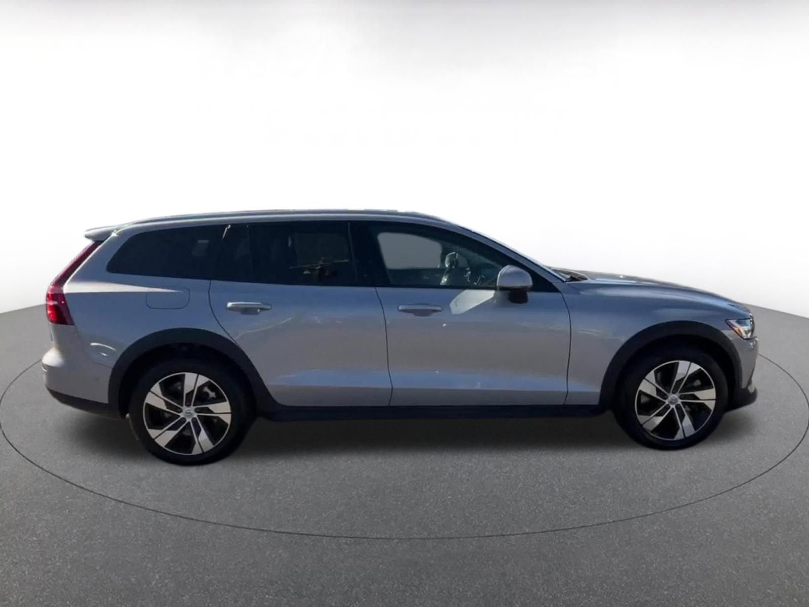 Thumbnail: 2025 Volvo S60 - 16