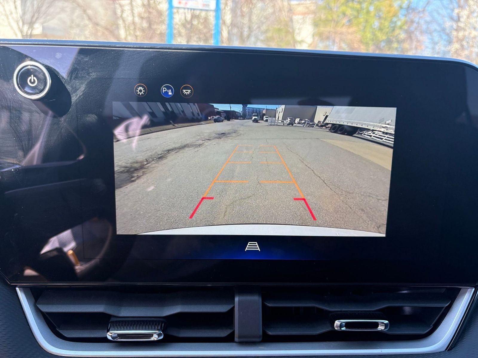 Thumbnail: 2025 Chevrolet Equinox - 23