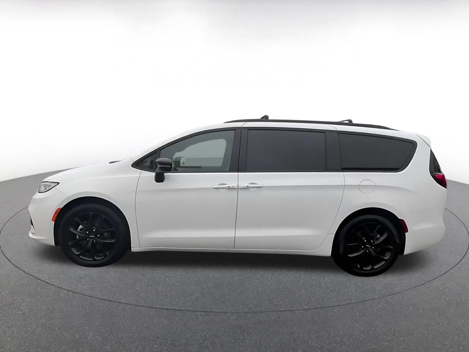 Thumbnail: 2025 Chrysler Pacifica - 9