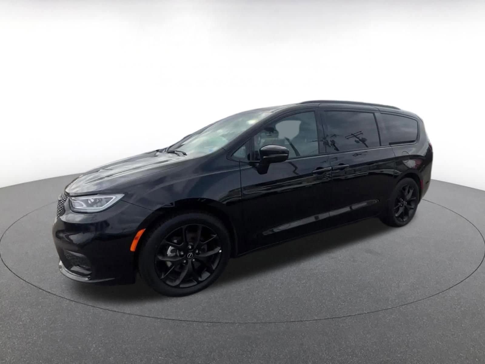 Thumbnail: 2025 Chrysler Pacifica - 8