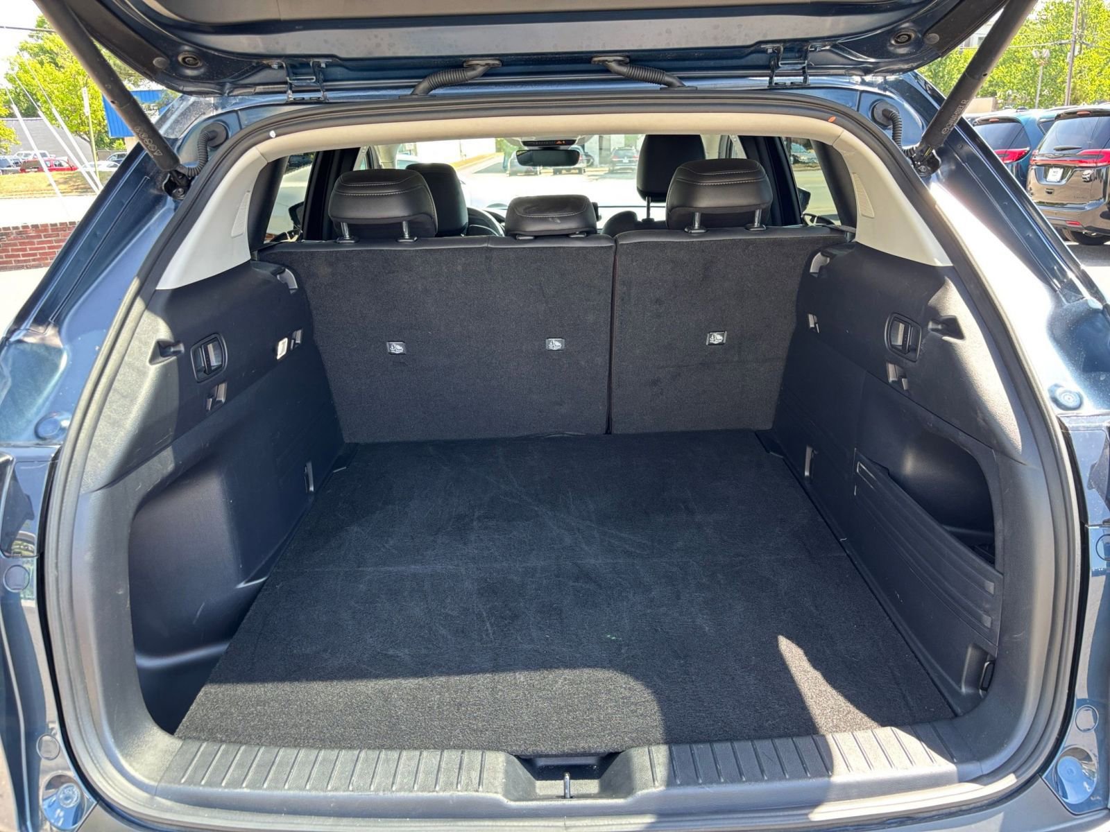 Thumbnail: 2025 Mazda CX-50 - 33