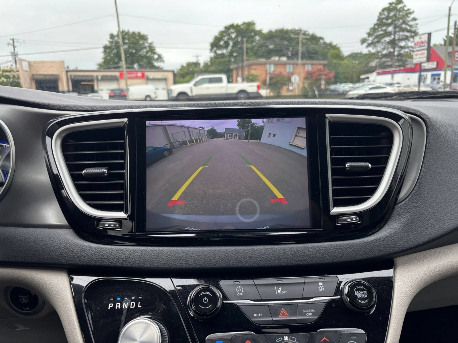 Thumbnail: 2022 Chrysler Pacifica - 25