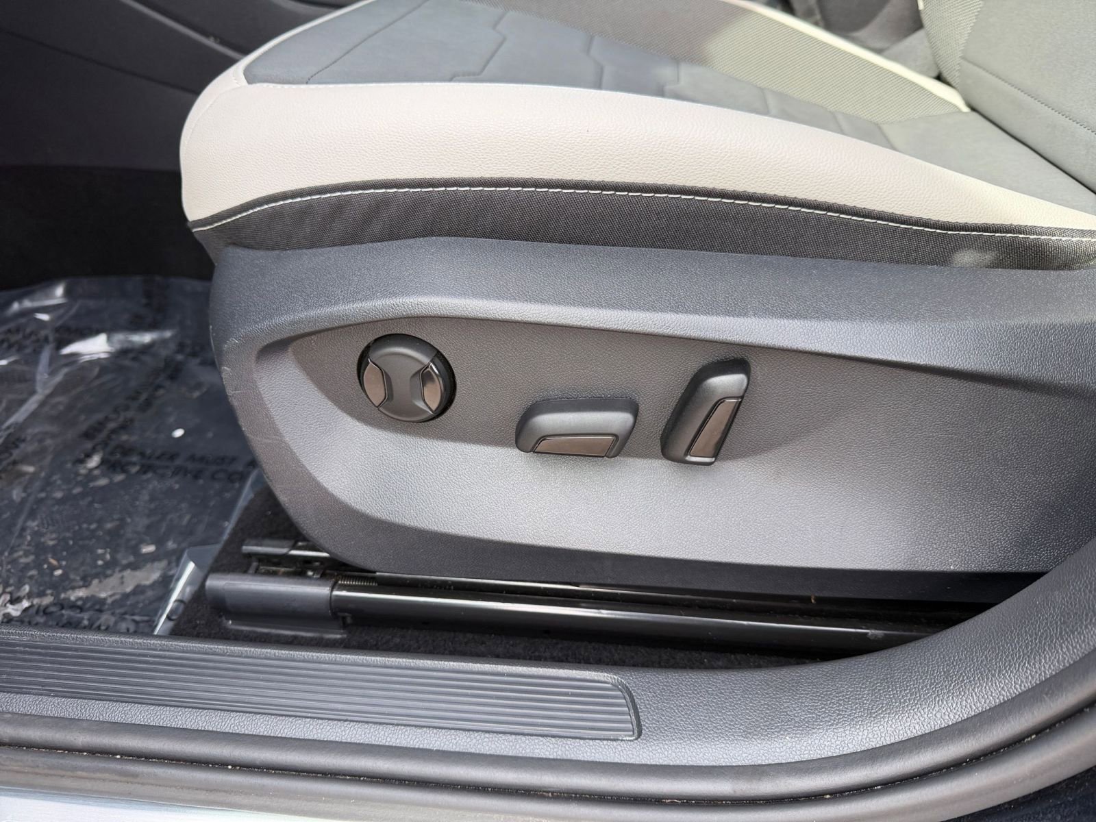 Thumbnail: 2025 Volkswagen Taos - 23