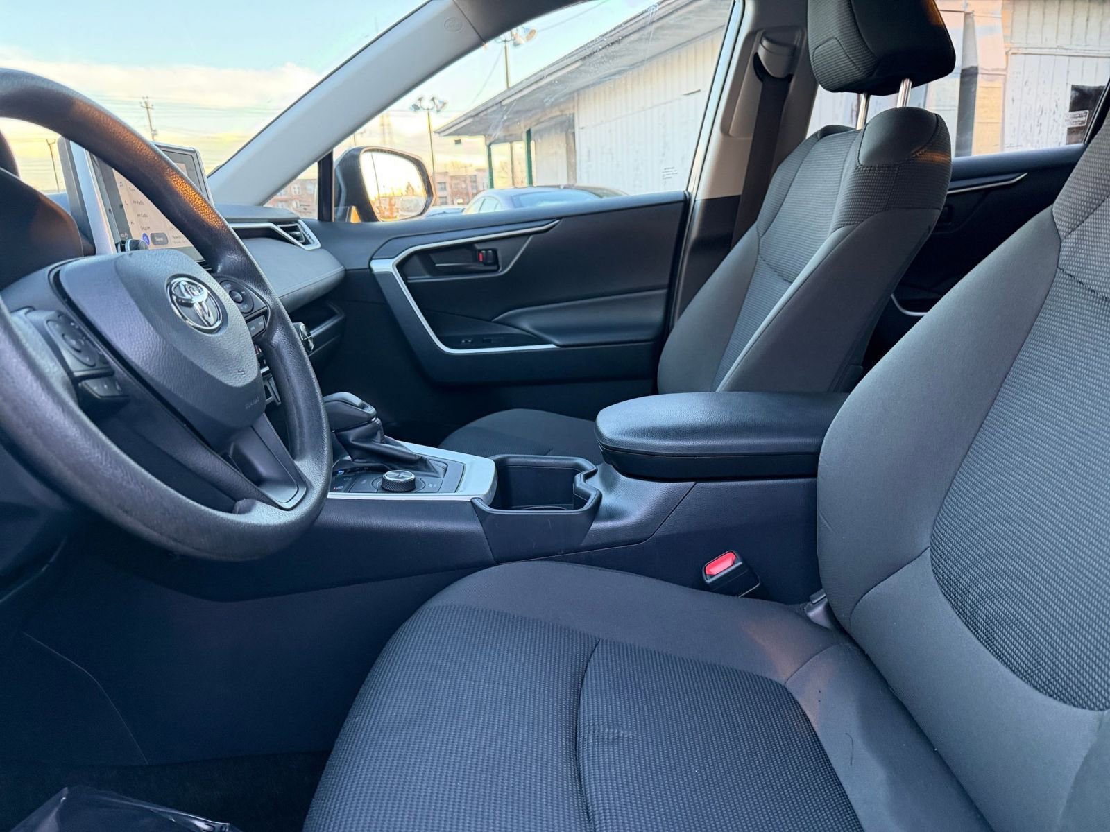 Thumbnail: 2025 Toyota RAV4 - 25