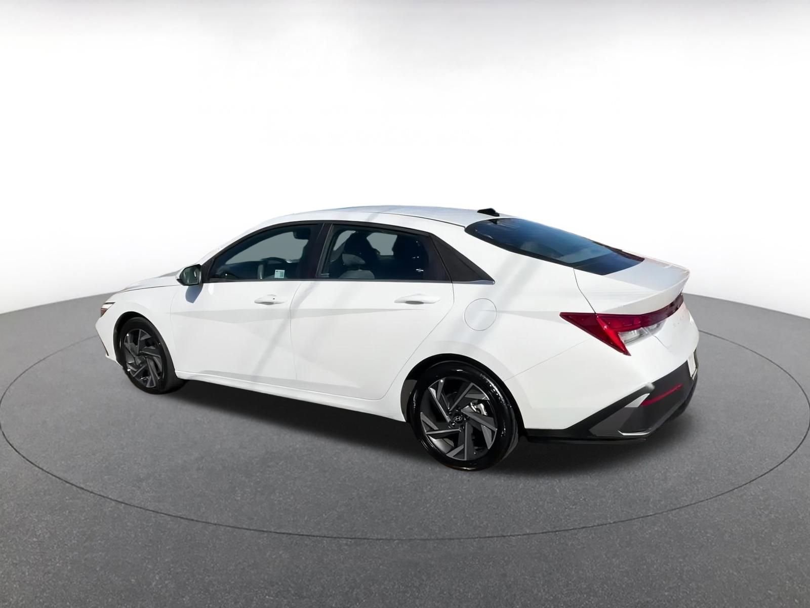 Thumbnail: 2025 Hyundai Elantra - 10