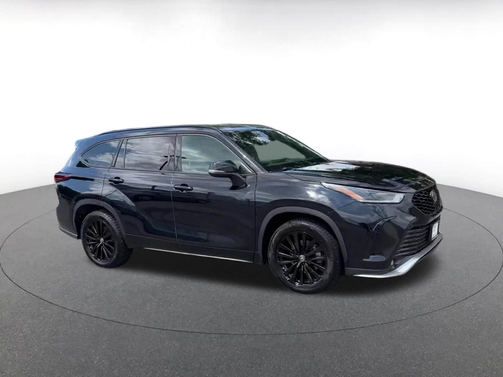 Thumbnail: 2024 Toyota Highlander - 2