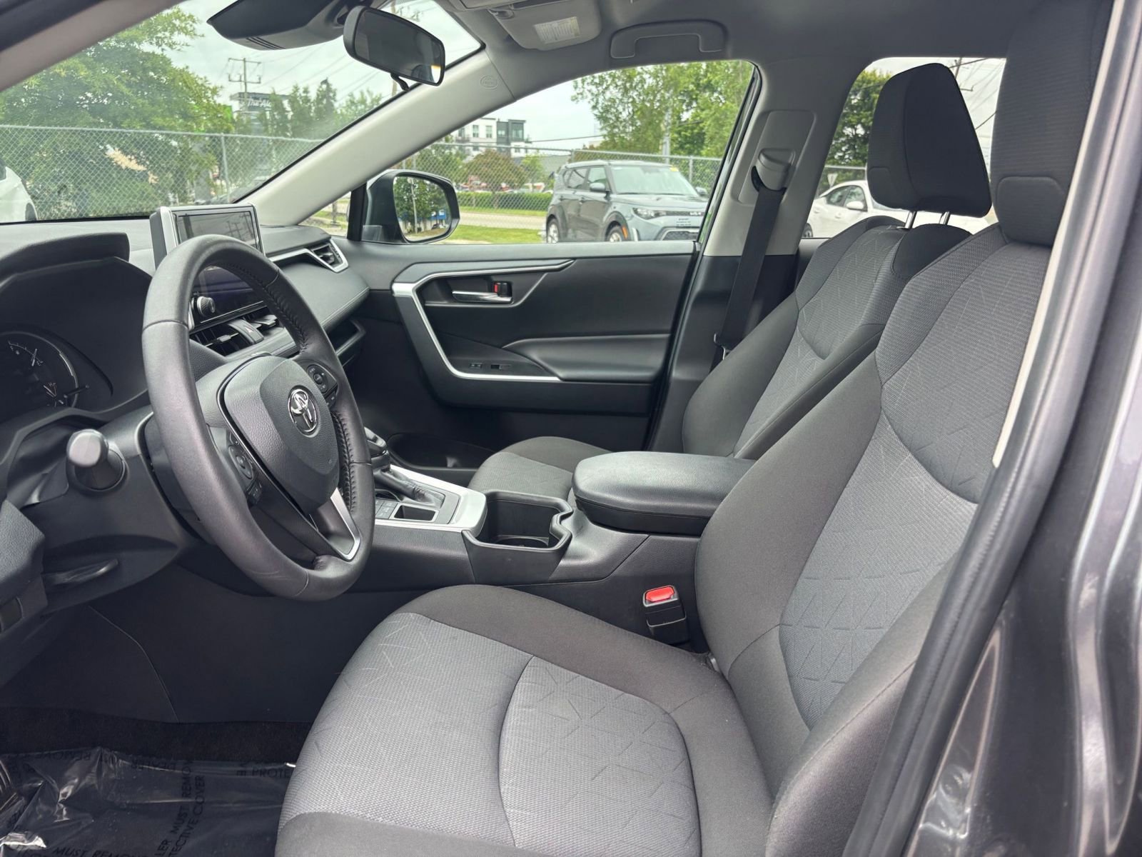 2024 Toyota RAV4 XLE 27