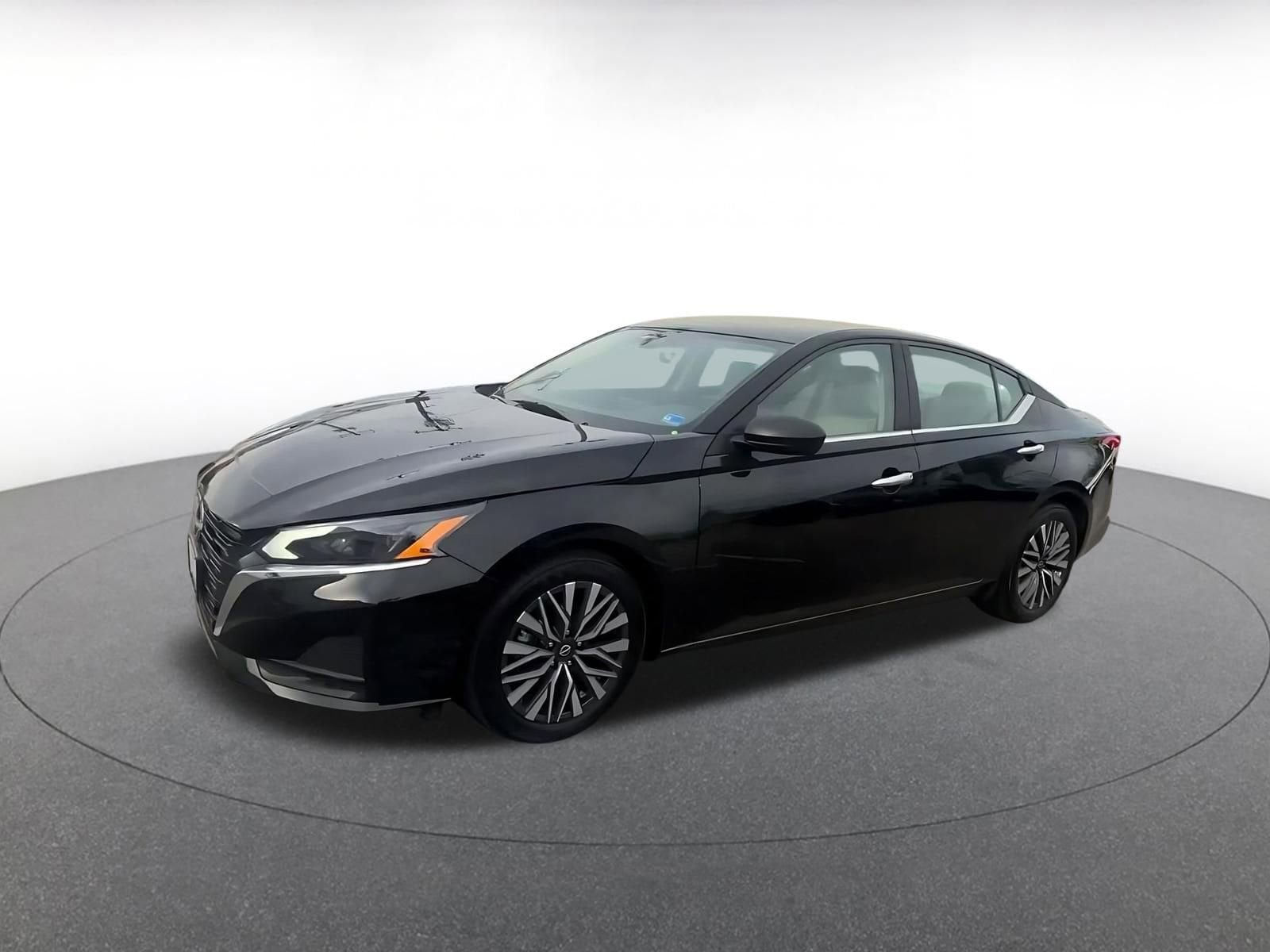 Thumbnail: 2025 Nissan Altima - 8
