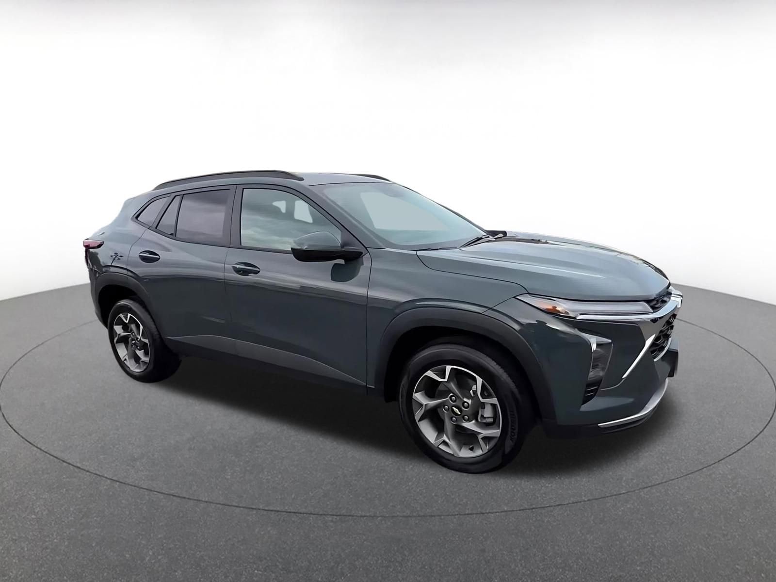 Thumbnail: 2025 Chevrolet Trax - 2