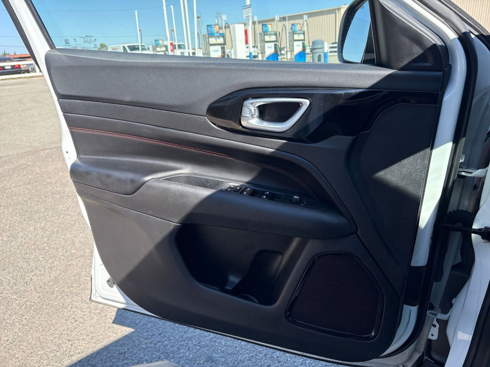 Thumbnail: 2025 Jeep Compass - 18