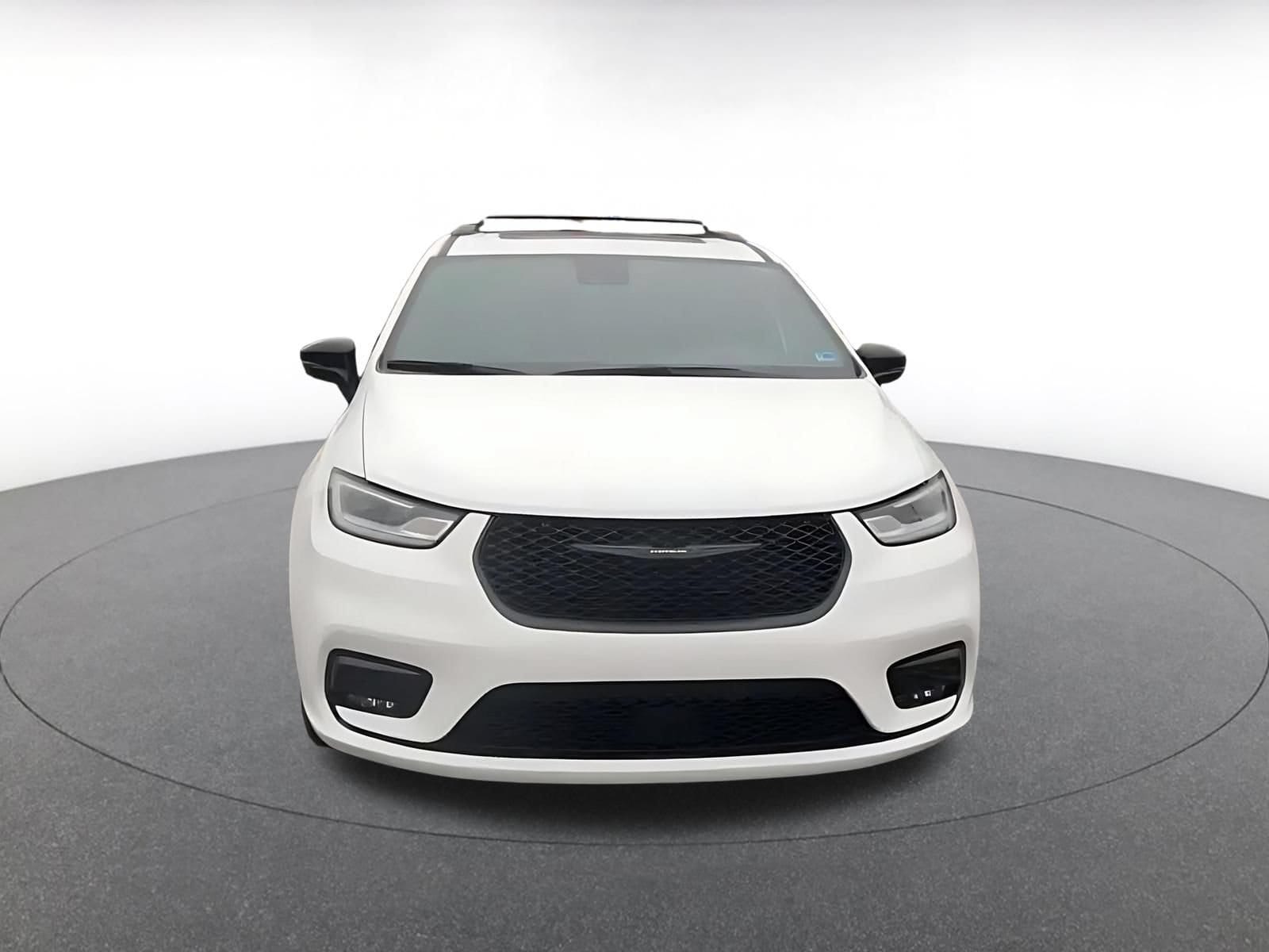 Thumbnail: 2025 Chrysler Pacifica - 4