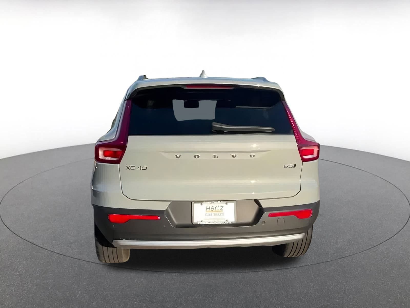 Thumbnail: 2024 Volvo XC40 - 12