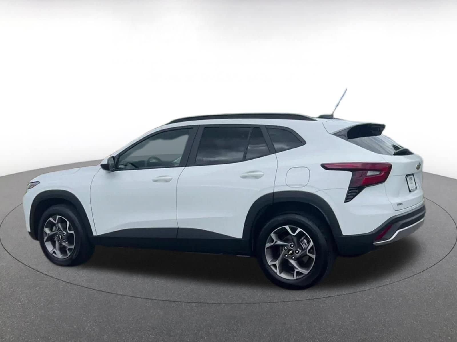 Thumbnail: 2025 Chevrolet Trax - 8