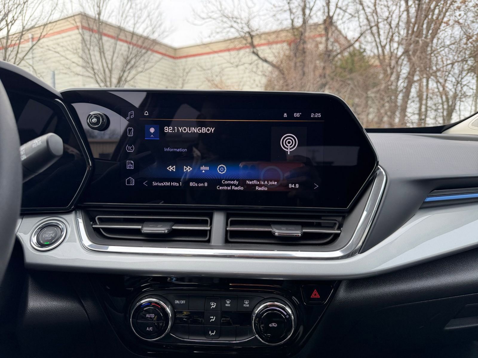 Thumbnail: 2025 Chevrolet Trax - 18