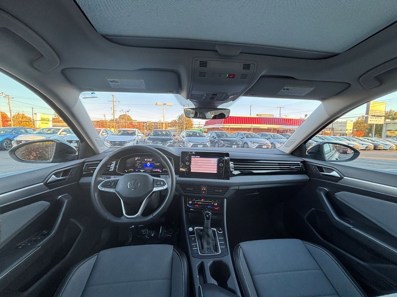 Thumbnail: 2025 Volkswagen Jetta - 32