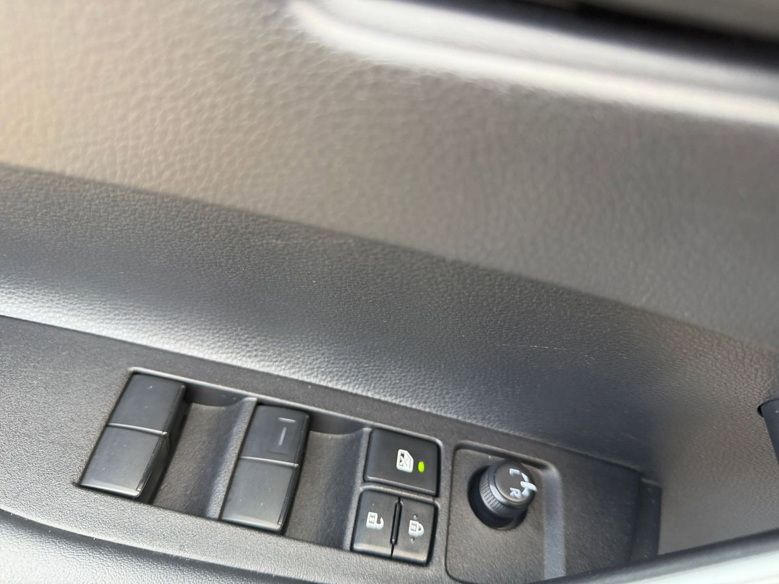 Thumbnail: 2025 Toyota Corolla Cross - 18