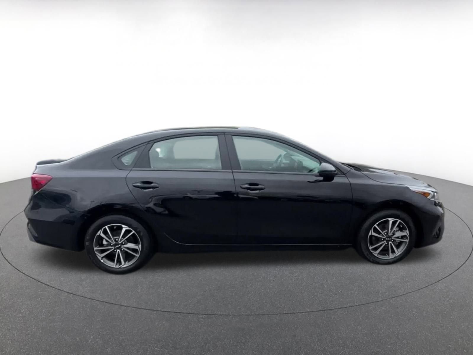 Thumbnail: 2024 Kia Forte - 16